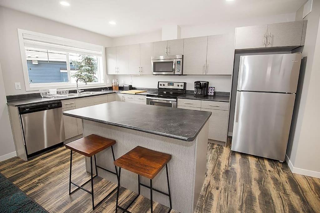 Gorgeous 4 Bedroom Townhouse in South Winnipeg