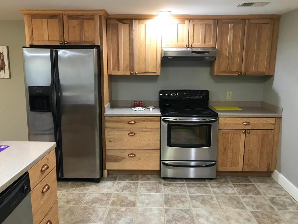 Beautiful Country Estate Basement Apartment (Richmond)