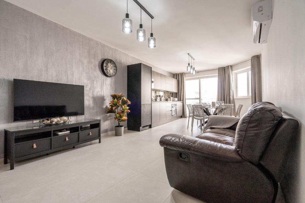 Brand New 3BR Apartment close to all amenities