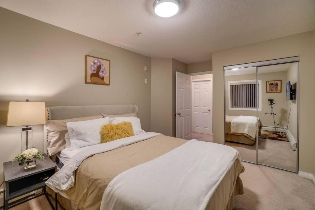 Beautiful 2 bedroom/2bth and 2 Free Heated Parking