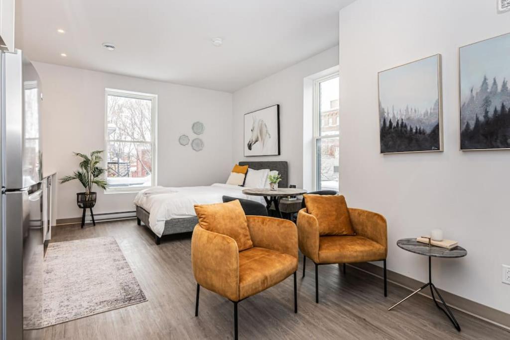 Amazing New Apartment Close to Mount Royal Le Plateau by Denstays