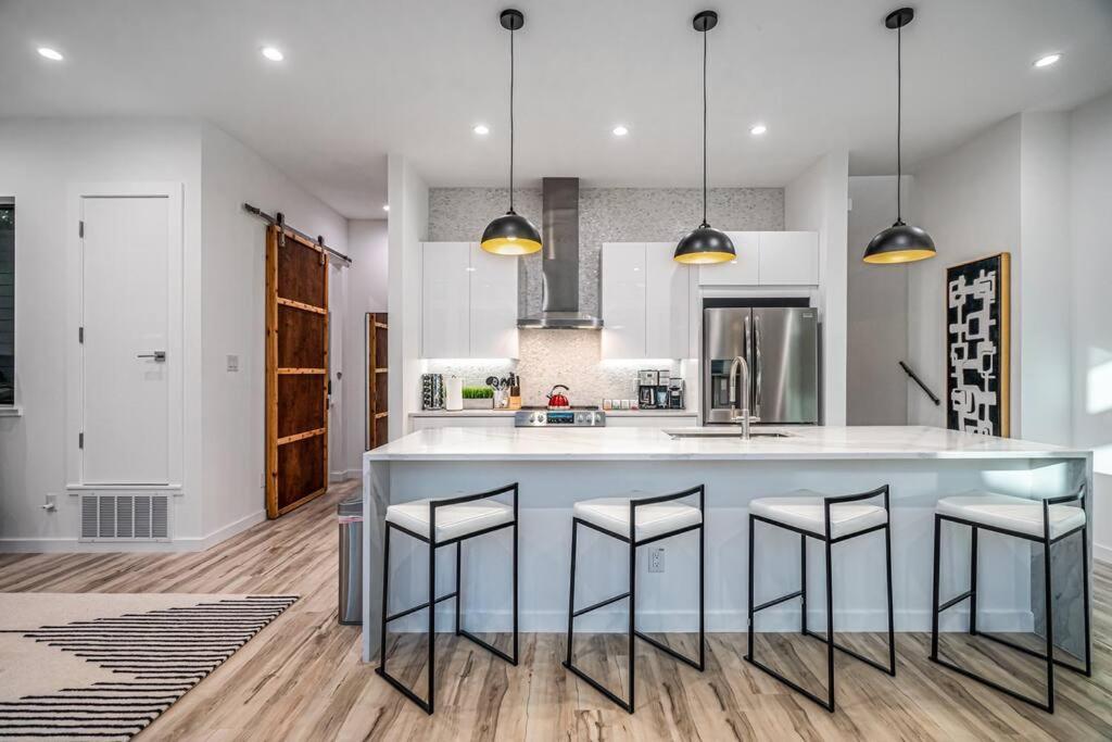 Skyline View Luxury 3 story Townhouse