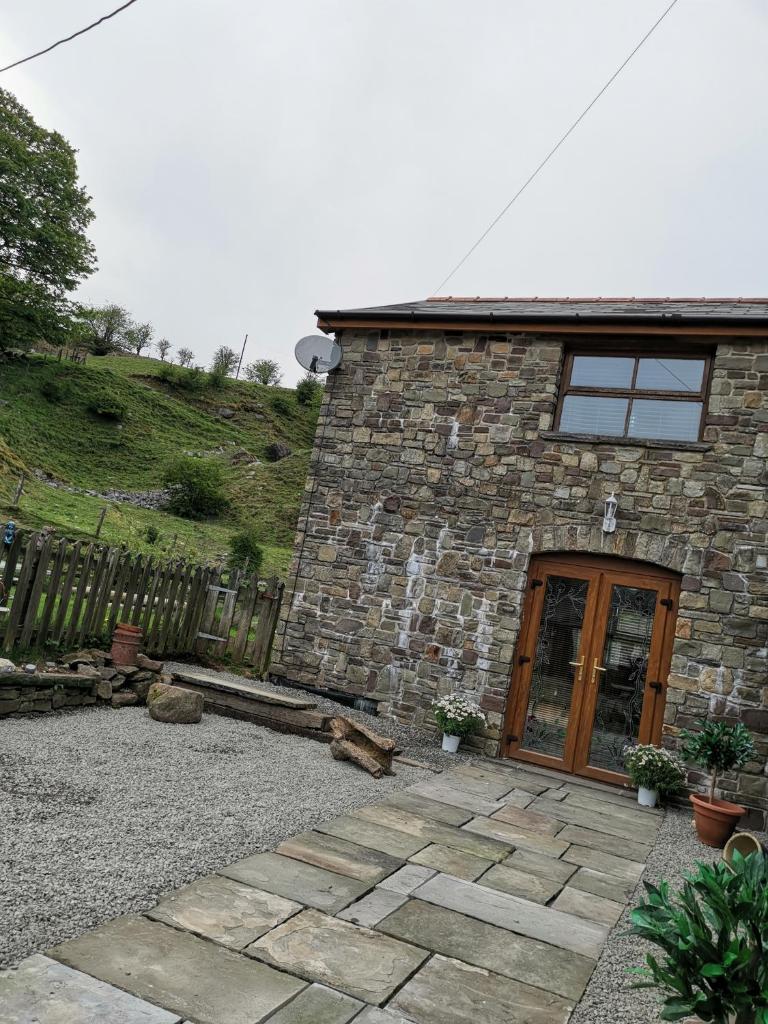 Cwm Farm Cwtch