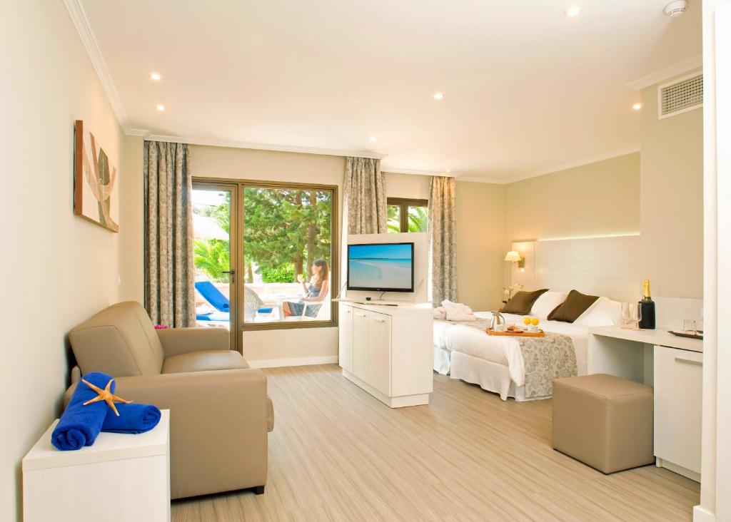 Hotel Palmira Paguera & Suites