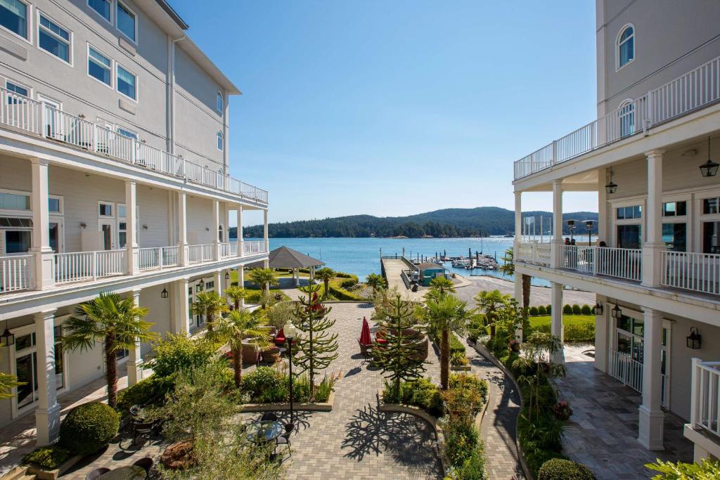 Prestige Oceanfront Resort (Sooke)