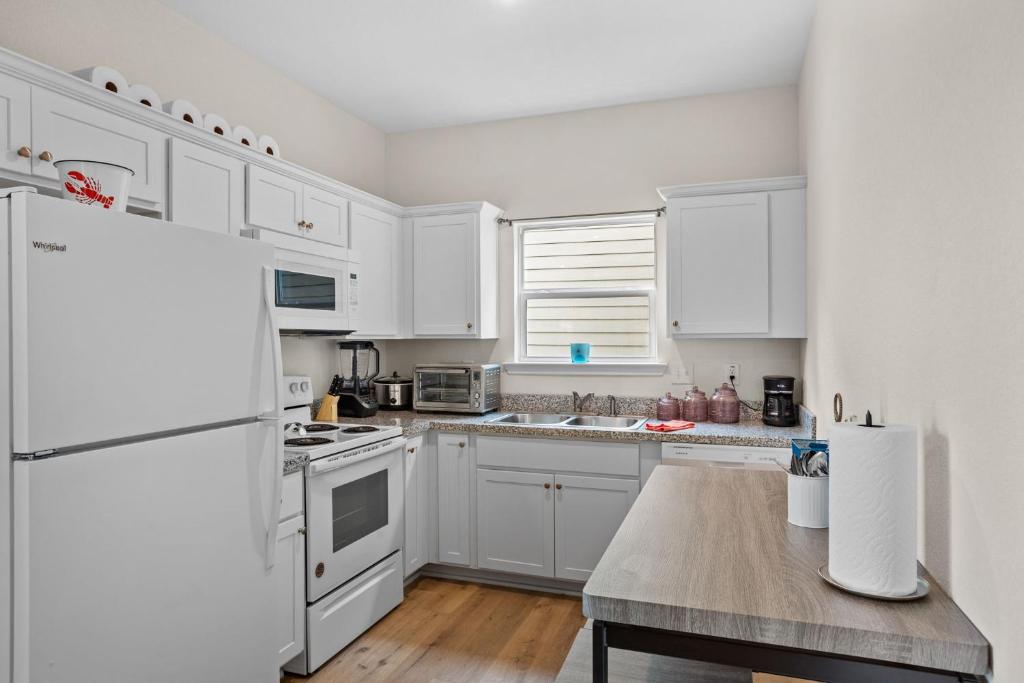 4 Bedroom 2 Bath With Game Room and WasherDryer