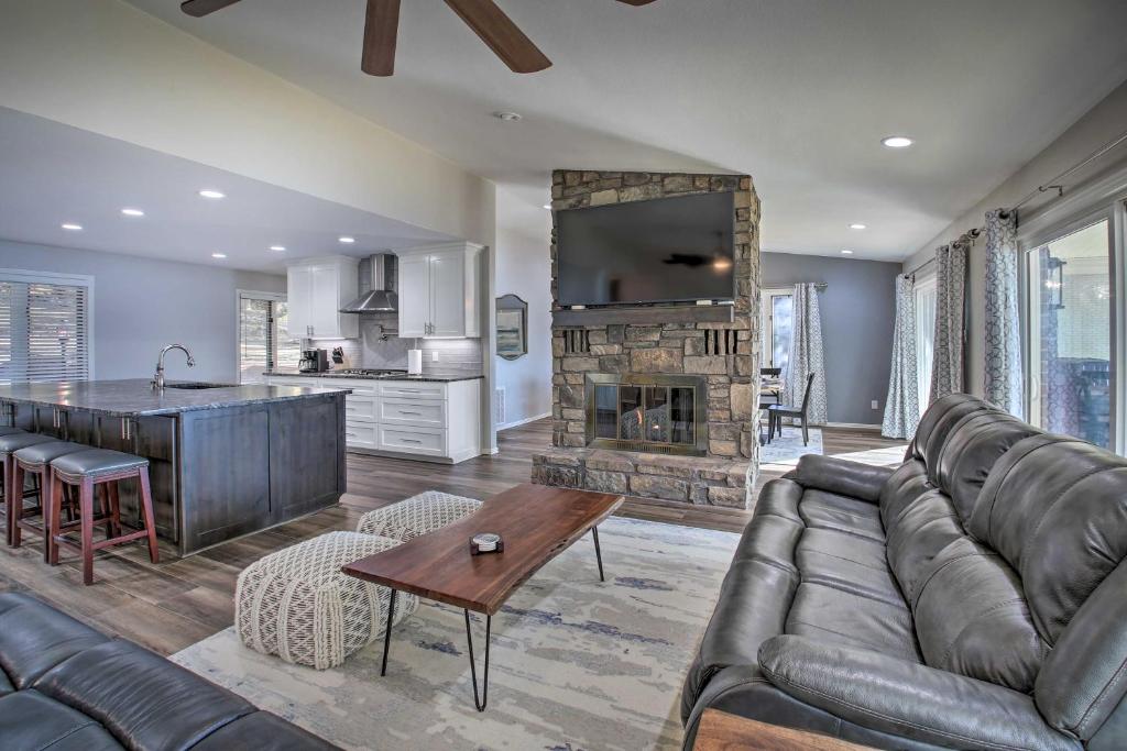 Spacious Hot Springs Home with Dock on Lake Hamilton