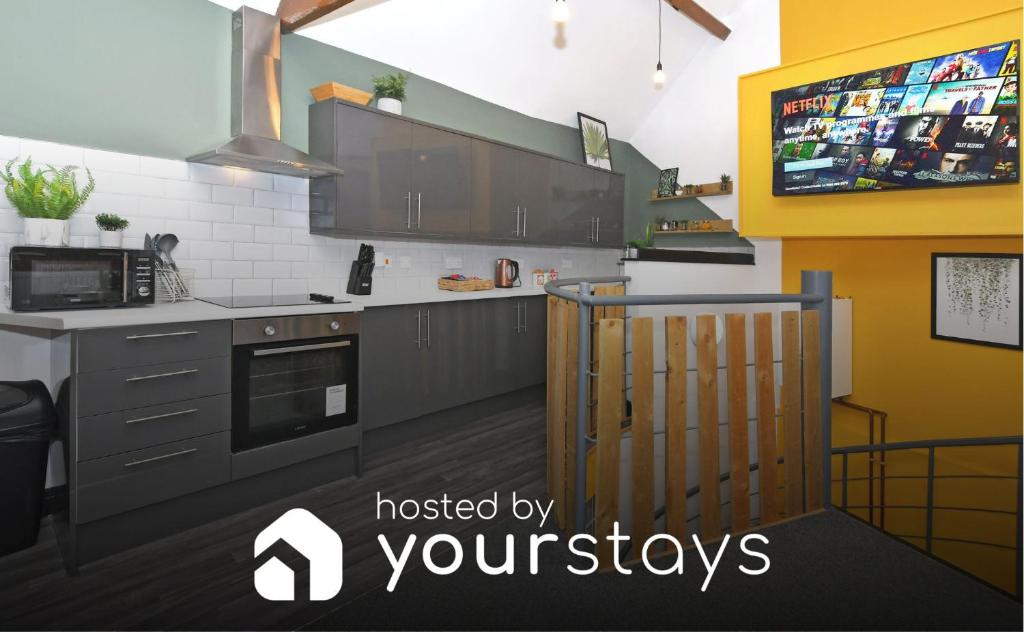 Brampton Him House by YourStays