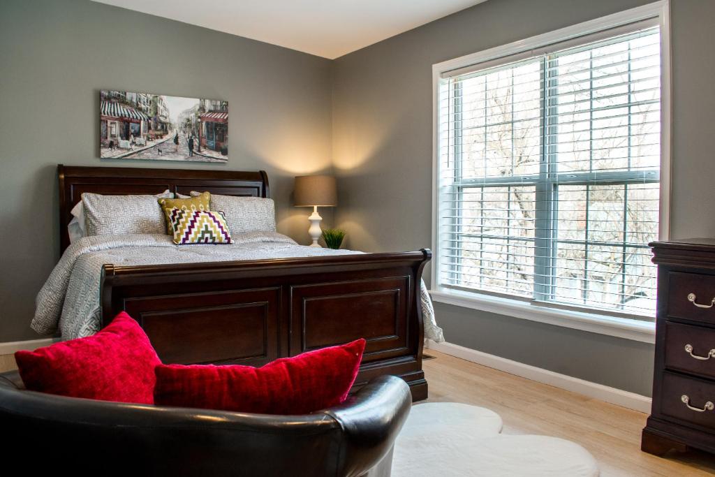 Cozy condo with yard and patio. Long-stay discount available (Fairfield)