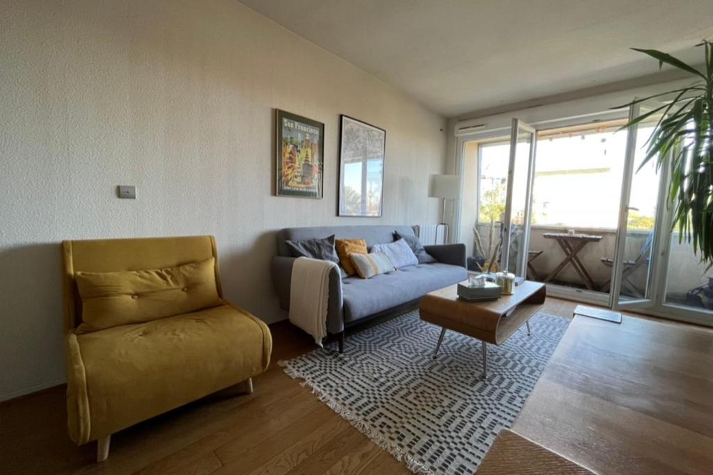 Charming 60m with balcony in Bordeaux