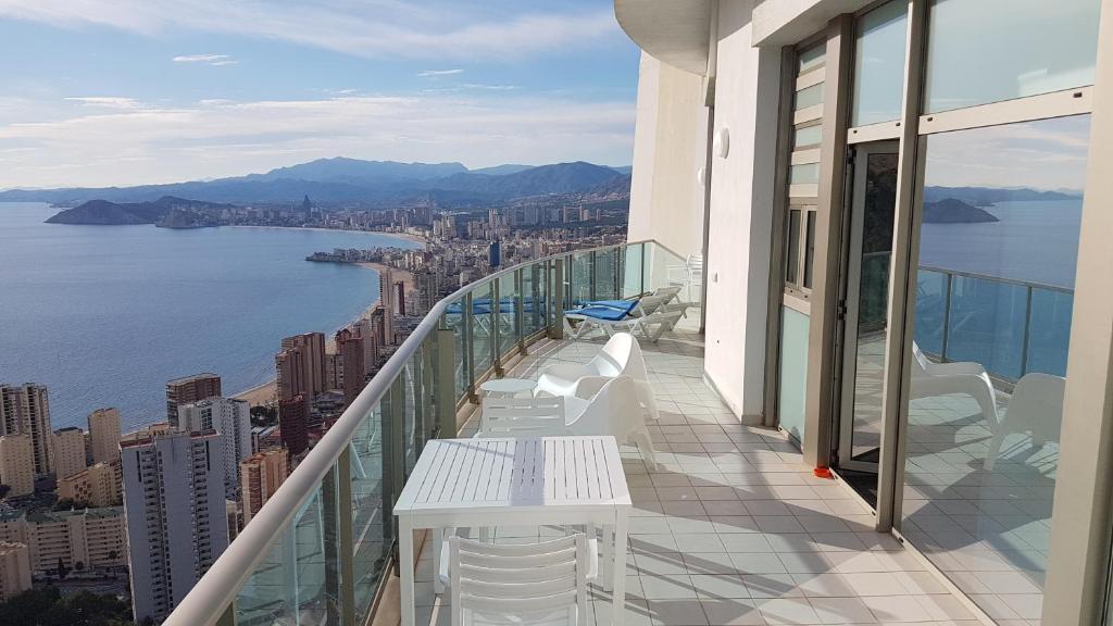 Luxury Penthouse on the 42nd floor with amazing sea views (Benidorm)