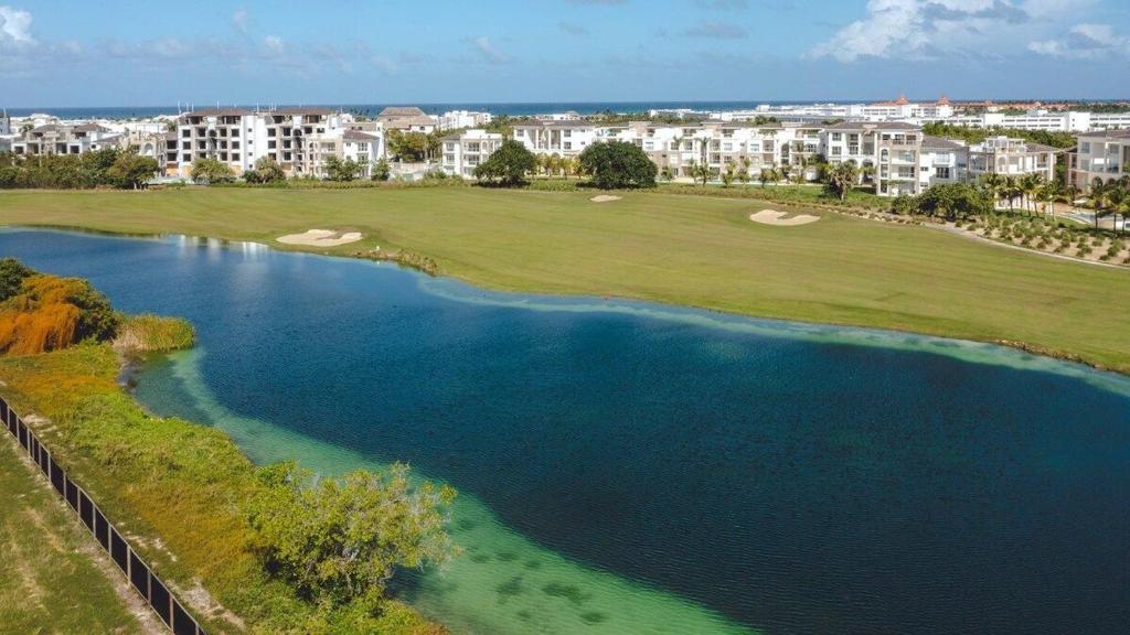 Luxury Apto Pool Golf View HSI in Hard Rock Golf