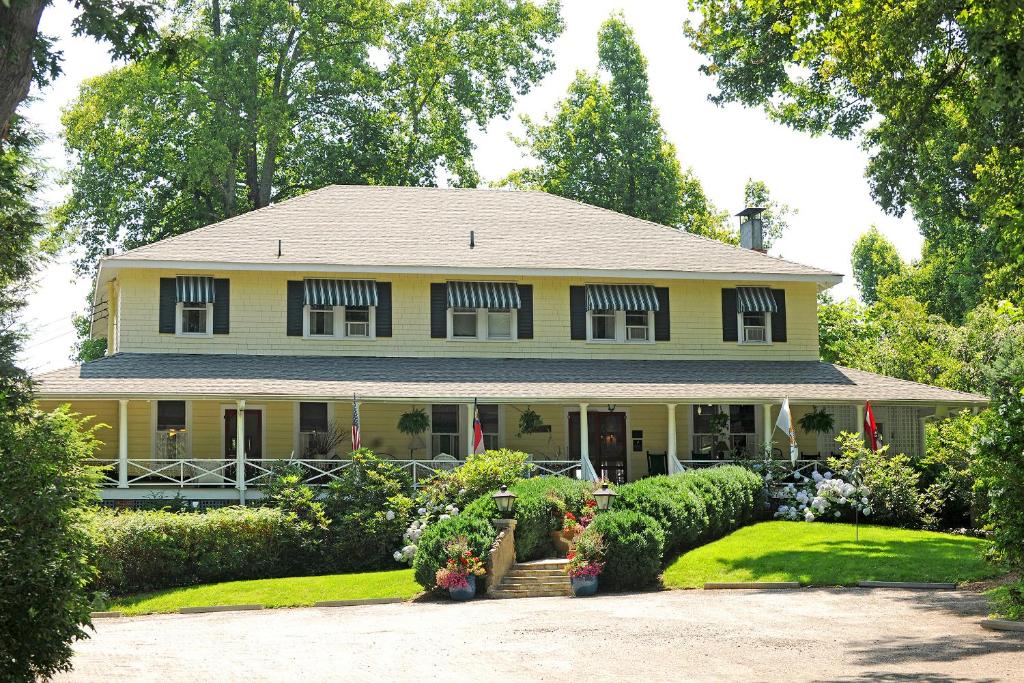 Orchard Inn (Saluda) 