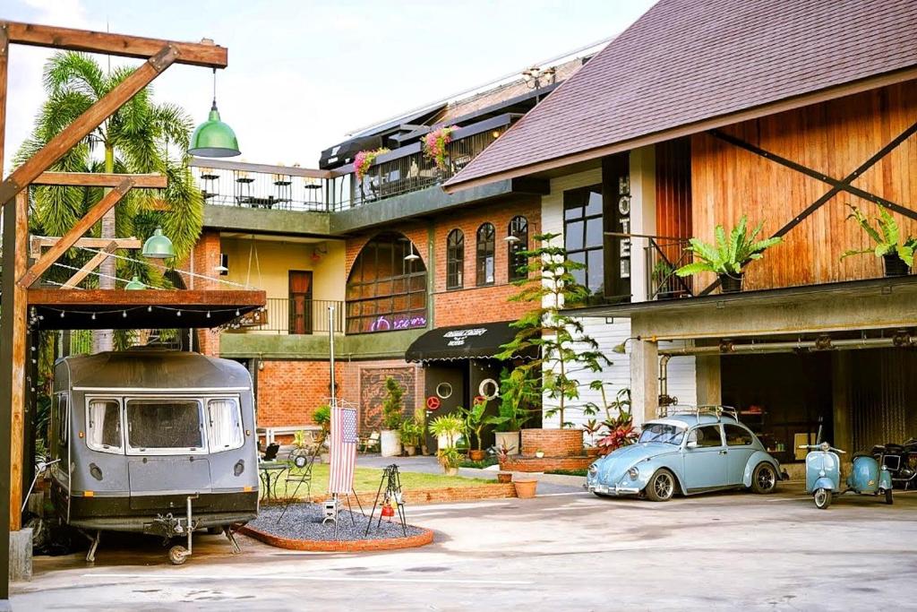 Dream Factory Hotel