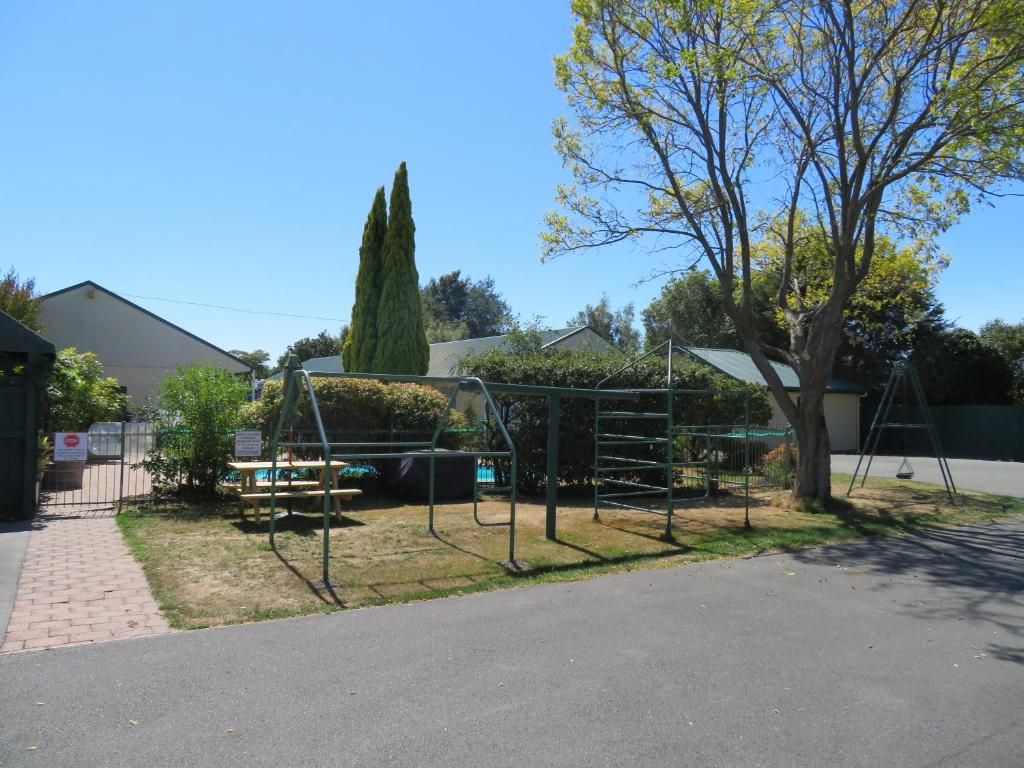 Commodore Court Motel