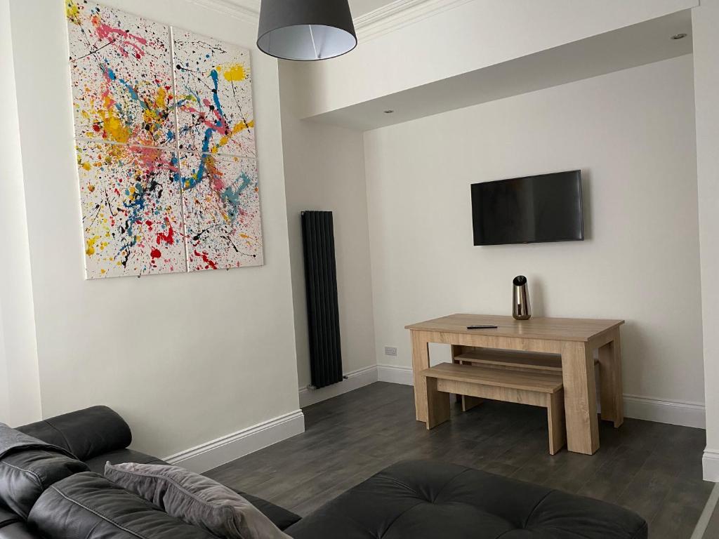 Apex Living NE - Beachville House II 4 Beds FREE PARKING