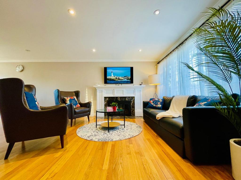 Spacious 3 bedroom home with parking