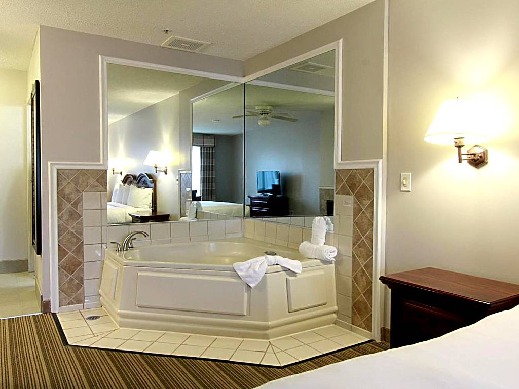 Country Inn & Suites by Radisson: Whirlpool King Suite - Non-Smoking (Annapolis)