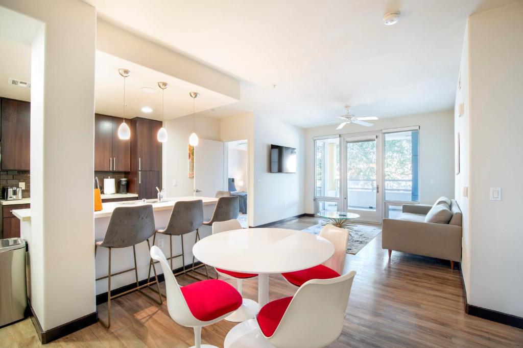 2BR Modern Luxury Condo WeHo