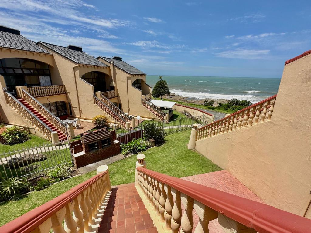 Uvongo Cabanas 15B