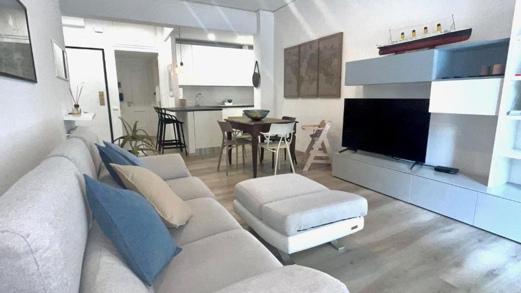 Trilocale,terrazzo,posto auto privato,box,wifi