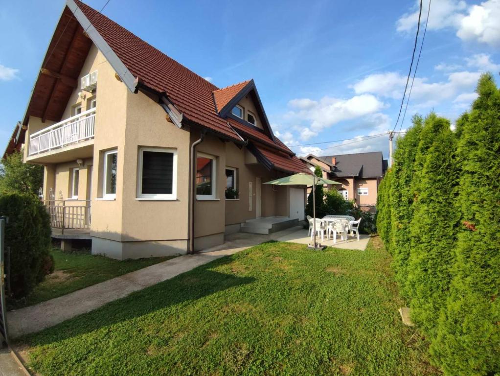 Guest House Green Field